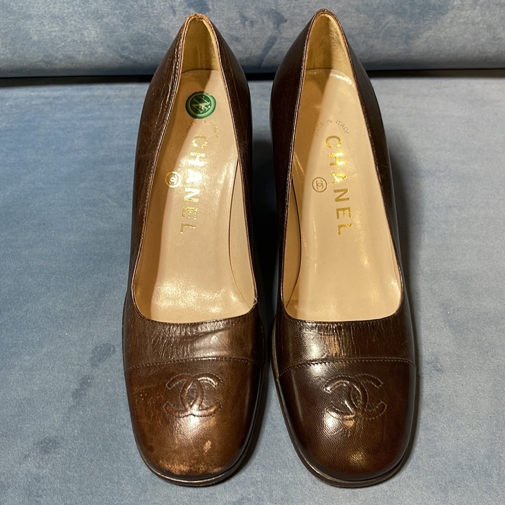 Chanel CC Brown Leather Pumps